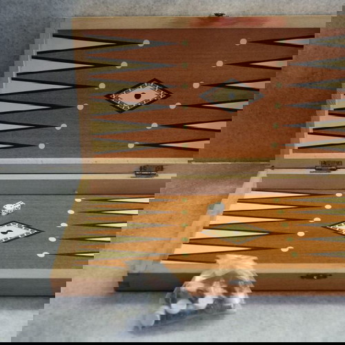 Επιτραπέζιο τάβλι μεταχειρισμένο, ξύλινο με πούλια και ζάρια