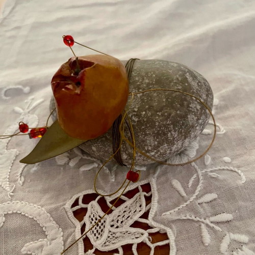 Decorative stone like new with ceramic and wire