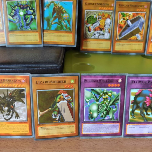 Yu-Gi-Oh! card set like new, 14 cards including Genesis Vampire