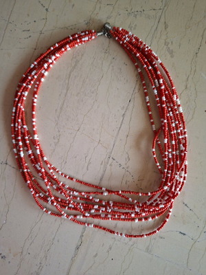Necklace like new with 10 strands of small coral and white beads