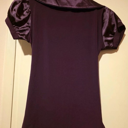 Crossover purple top like new with satin details