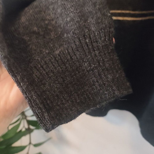 Vunic men's dark gray wool blend sweater like new, size L