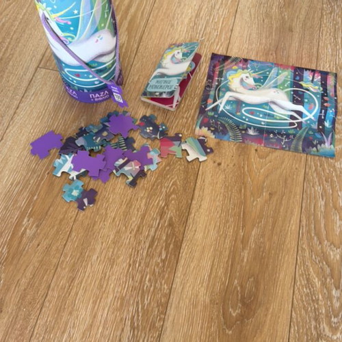 Unicorn puzzle like new, 100 pieces with storybook and poster