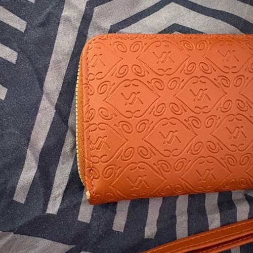 Verde brown wallet used with corner defect