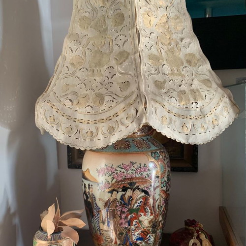 Satsuma collectible table lamp used porcelain with wooden base