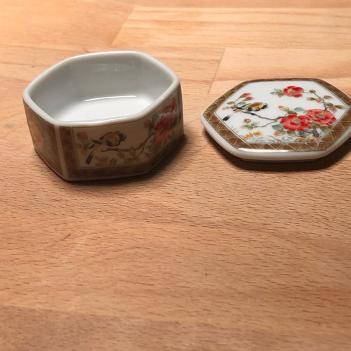 Vintage Japanese Porcelain Jewelry Box like new