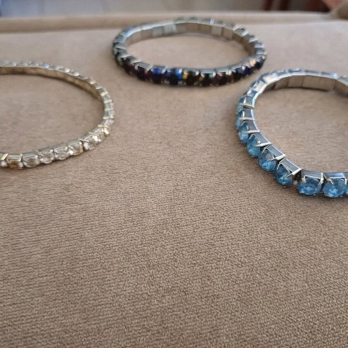 Elastic bracelets with stones used, set