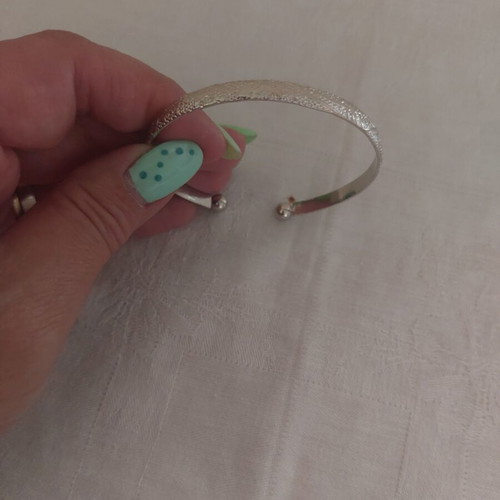 Bracelet made of stainless steel, like new, thin and light, silver