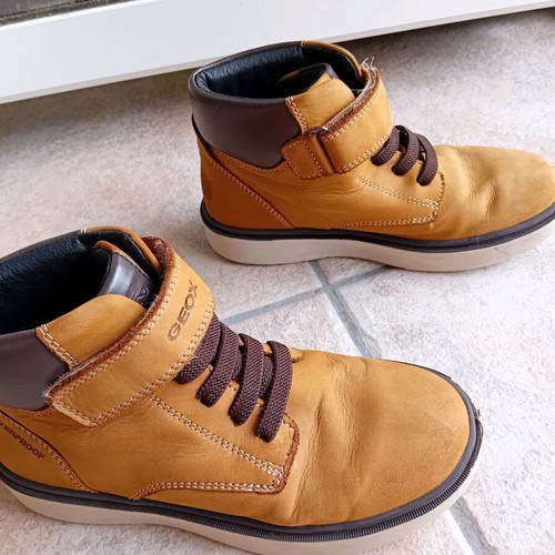Geox kids boots size 31 like new, waterproof brown