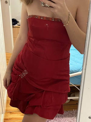 Mini skirt and bustier set like new, red
