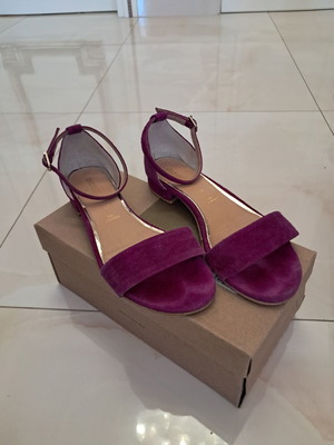 Gioseppo women's sandals like new, size 38, purple