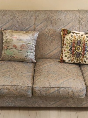 Living room set like new with sofa, 4 armchairs and 3 tables