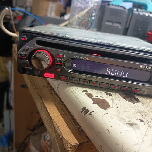 Sony Xplod CDX-GT200 car CD player