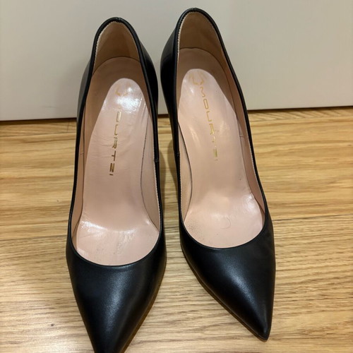 Murtzi black leather pumps like new size 36