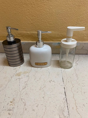 Bathroom and sink dispensers like new, pack of 3