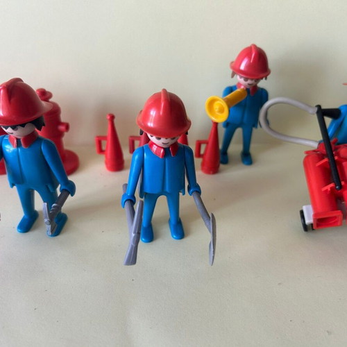 Playmobil vintage 80s firemen figures