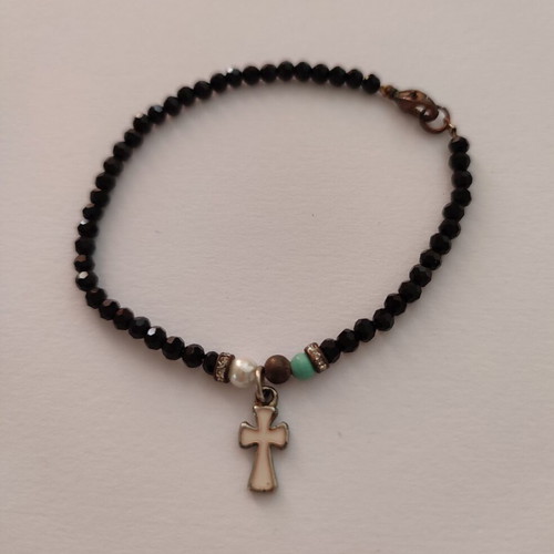 Bracelet 17cm with small cross and black beads like new