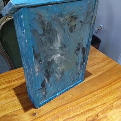 Decorative wooden mailbox like new