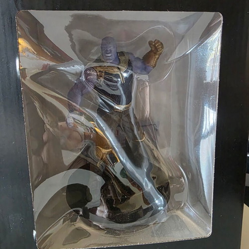 Marvel Movie Collection Thanos XL figure and magazine like new