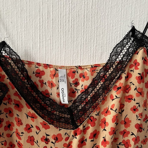Mango top like new, size S, black and red