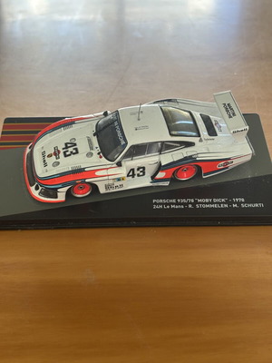 Porsche 935 1/43 with display like new