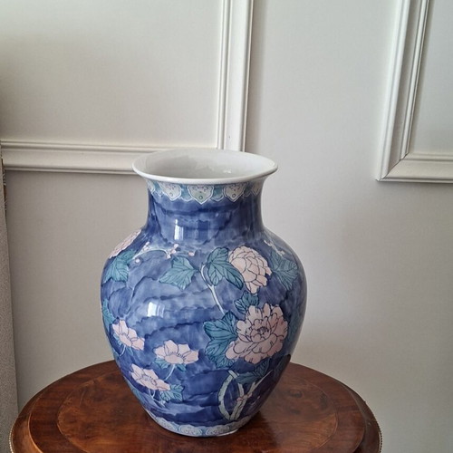Large Blue Porcelain Vase with Pink Flowers and Green Leaves like new