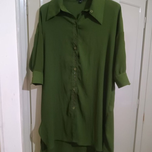 Shirt long S/M olive, like new, side tear