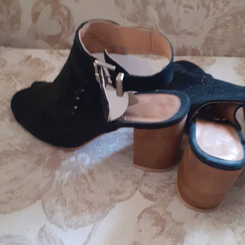 Alpewoman black sandals size 38 like new, 8.5 cm heel