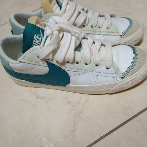 Nike women's athletic shoes like new, size 41, white