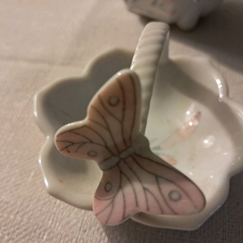 Porcelain set like new with small pot, ashtray and decorative basket