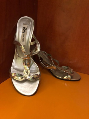 Sandal like new with design, size 37