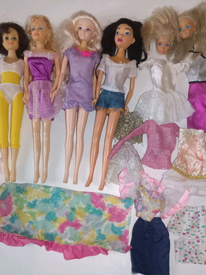 Vintage dolls and clothes pack used with defects