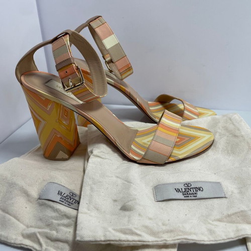 Valentino Garavani leather sandals like new, size 40, colorful