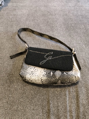 Shoulder bag used, black and white