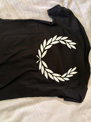 Fred Perry T-shirt καινούργιο, μαύρο, μεγέθη XS και S