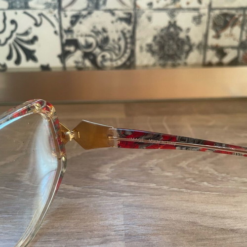 Eyeglasses like new with beautiful red design