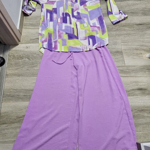 Women's set with shirts and pants like new