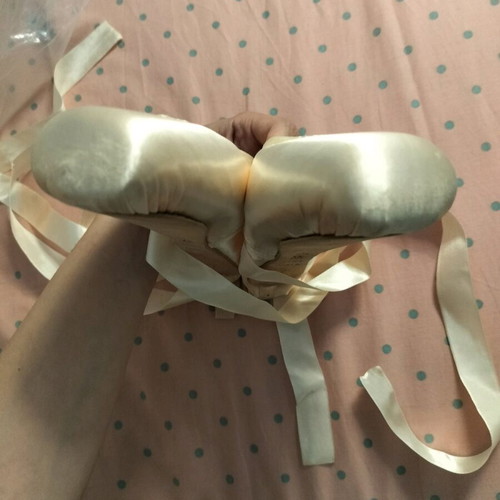 Bloch Amelie pointe shoes like new, size 5 1/2, ballet shoes