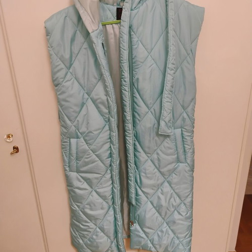 Sleeveless jacket like new, perfect color, worn few times