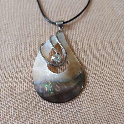 Necklace with shell and stone 7×4 cm new
