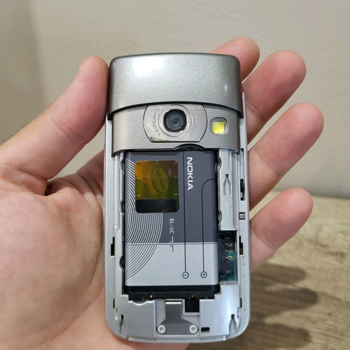 Nokia 6680 without back cover in very good condition with battery