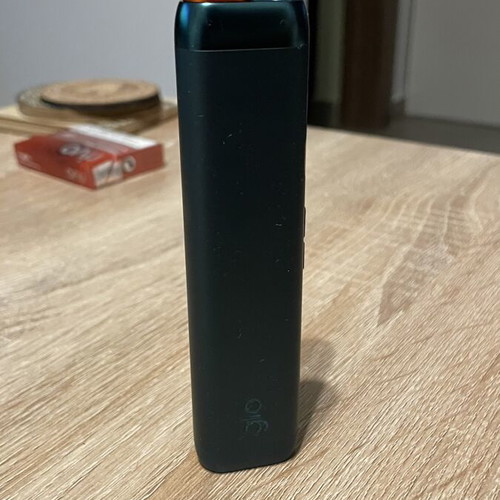 Glo HILO tobacco heating device like new, green