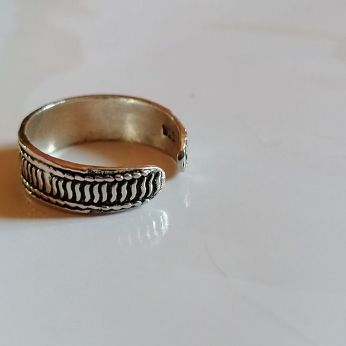 925 Silver Toe Ring with Linear Embossed Designs new