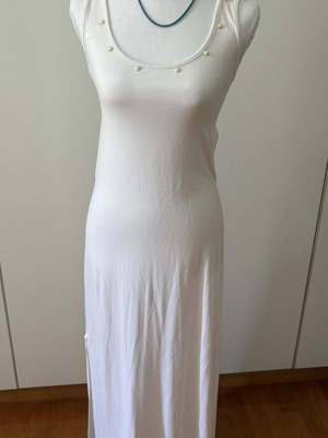Maxi dress white size M new with pearl details