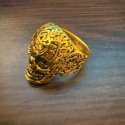 Skull ring steel gold black in excellent condition