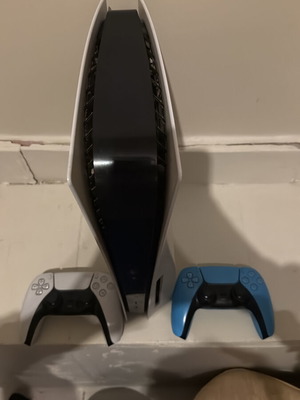 PlayStation 5 disc edition σαν καινούργιο με δύο χειριστήρια και 1TB