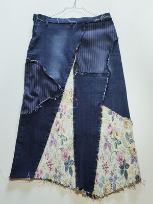 Patchwork Jean Strech Skirt size Large like new, blue
