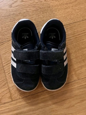 Adidas kids black athletic shoes size 23.5 like new