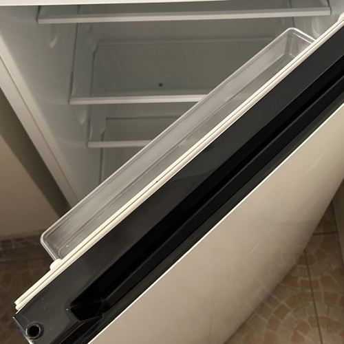 United refrigerator medium size like new