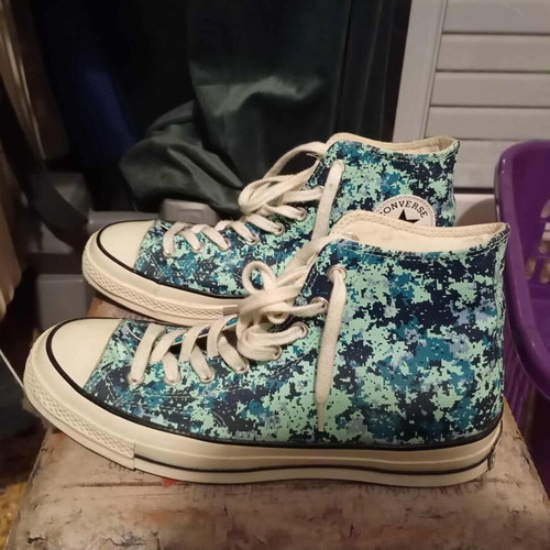 Converse women's athletic shoes size 40.5 like new, multicolor